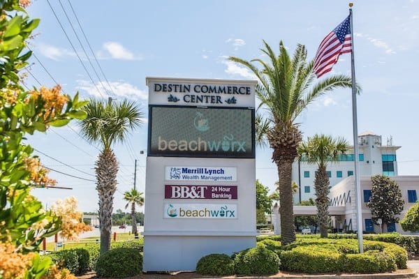 • Want to reach new customers for a fraction of traditional billboard advertising? Place your message on the Destin Commerce Center’s digital pylon and reach an estimated 52,000 drivers each day. 